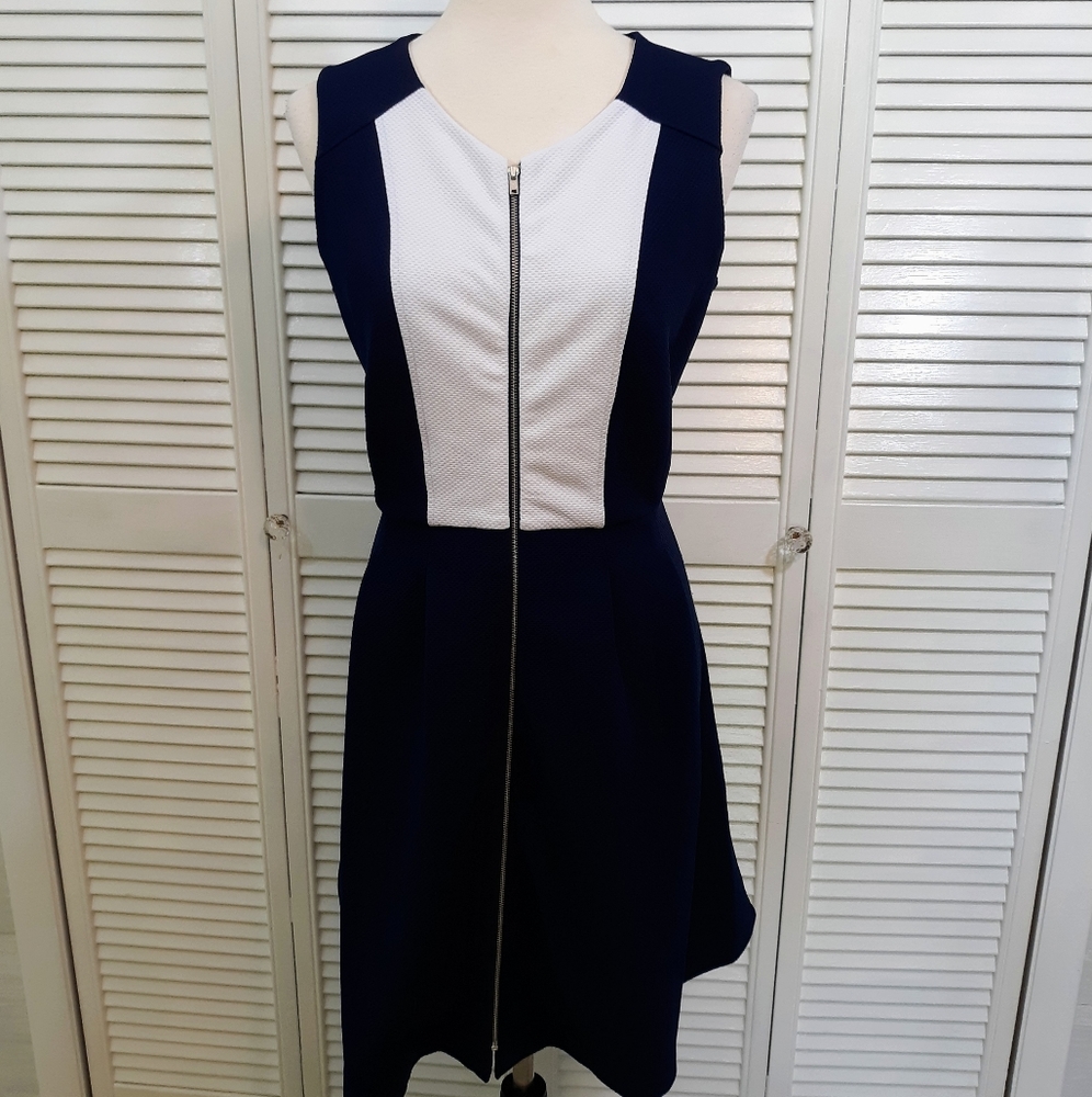 Tiana B. Textured pleated dress sz 8 *E